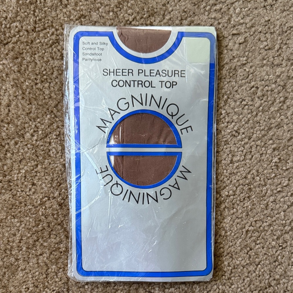 Sheer Pleasure Control Top Pantyhose - Brown